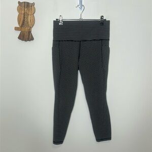 Athleta Salutation Stash Pocket II textured 7/8 tight black and white striped